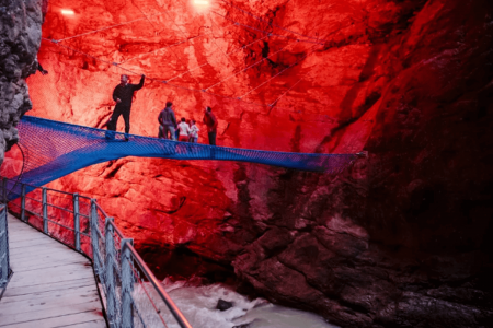 GLACIER CANYON GRINDELWALD