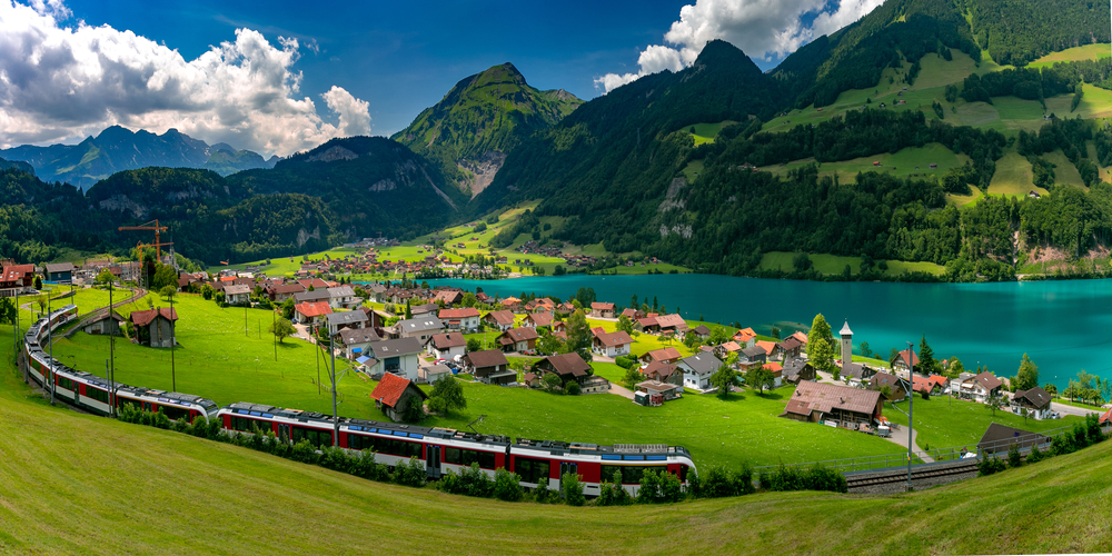 GoldenPass Line: 6 Days Scenic Swiss Rail Tour Experience